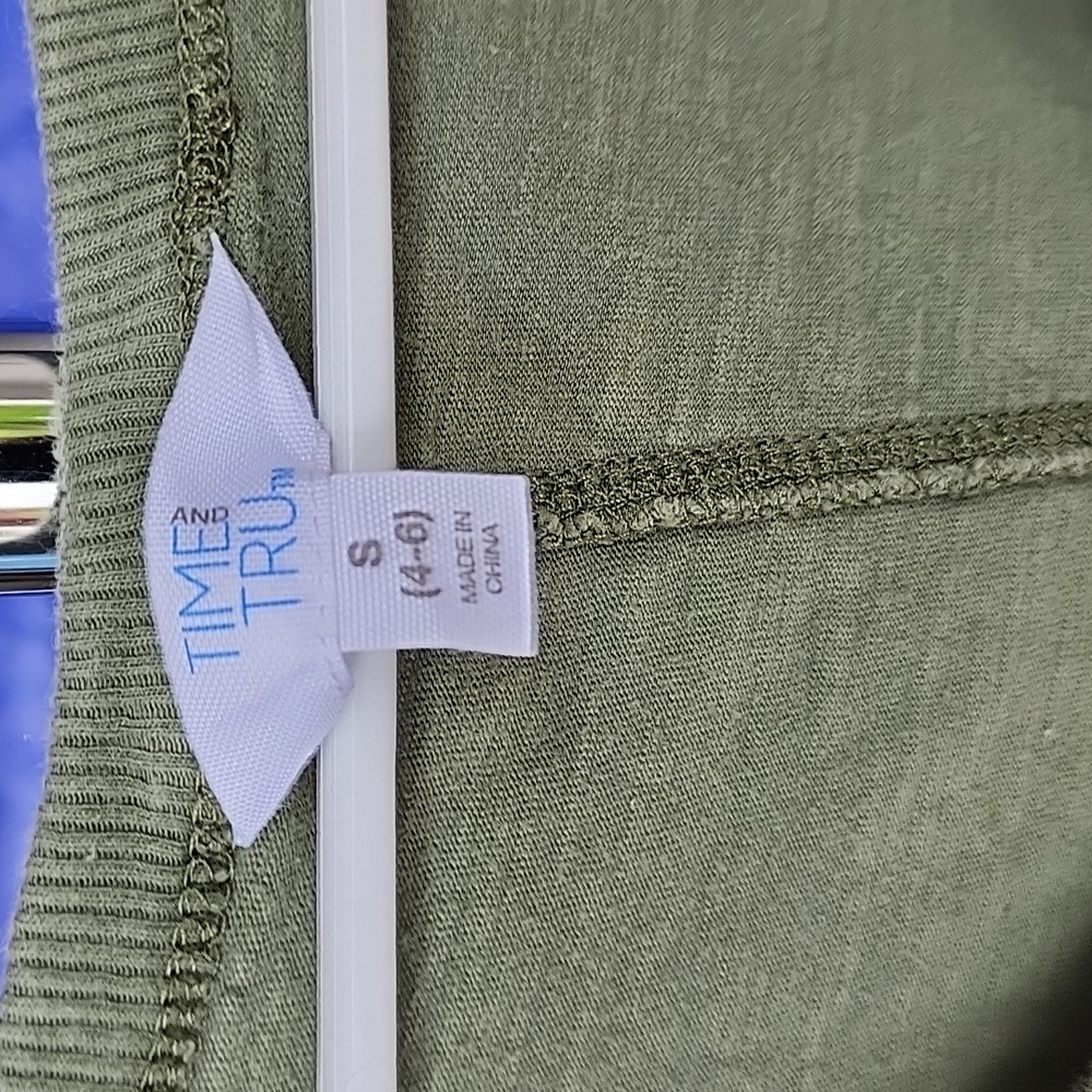 Button Front Flowy Tank - Picture 4 of 4